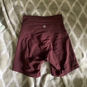Lululemon Align Short 6". Color Cassis
